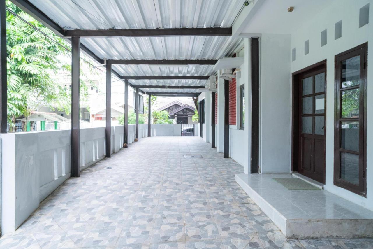 Reddoorz Plus Near Itc Cempaka Mas 2 Jakarta Exterior foto