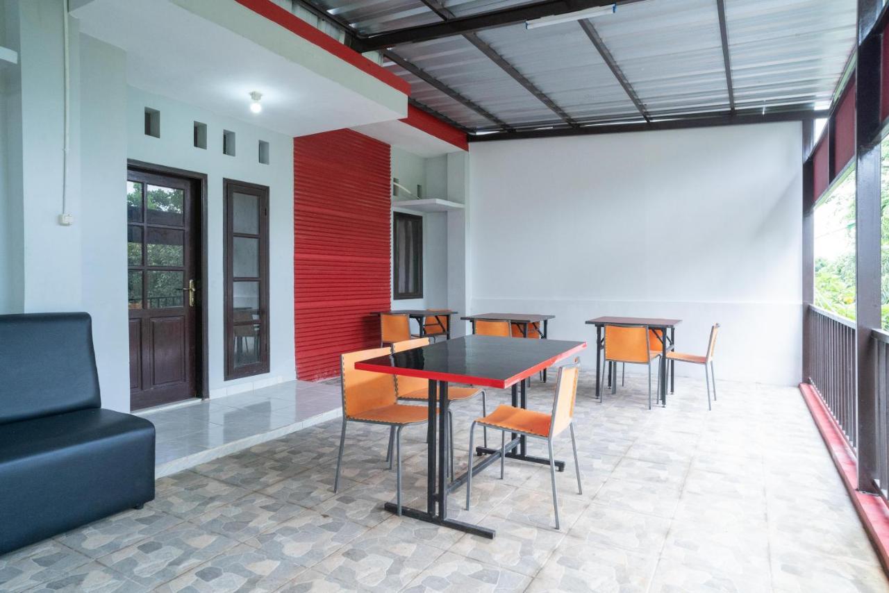 Reddoorz Plus Near Itc Cempaka Mas 2 Jakarta Exterior foto