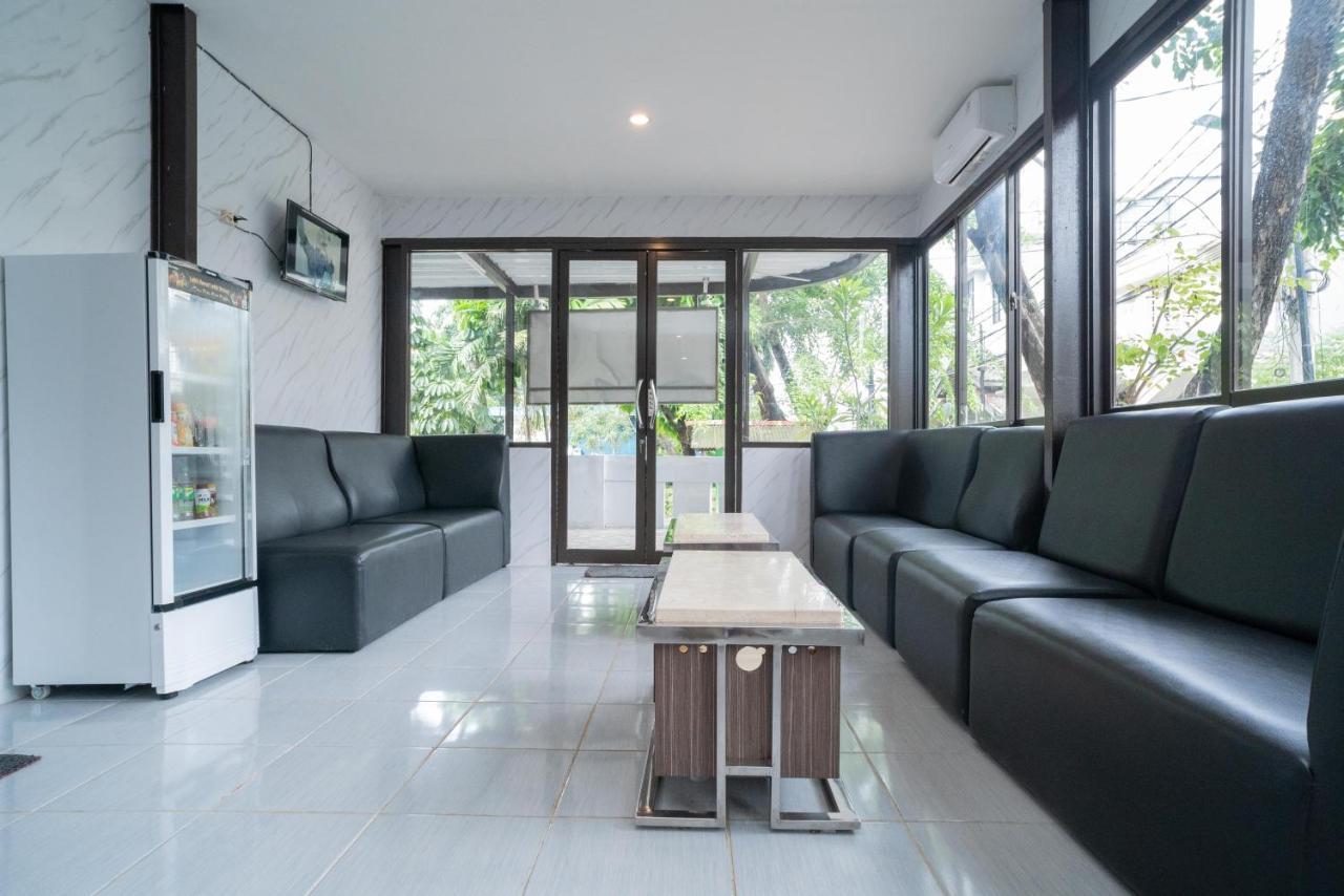 Reddoorz Plus Near Itc Cempaka Mas 2 Jakarta Exterior foto