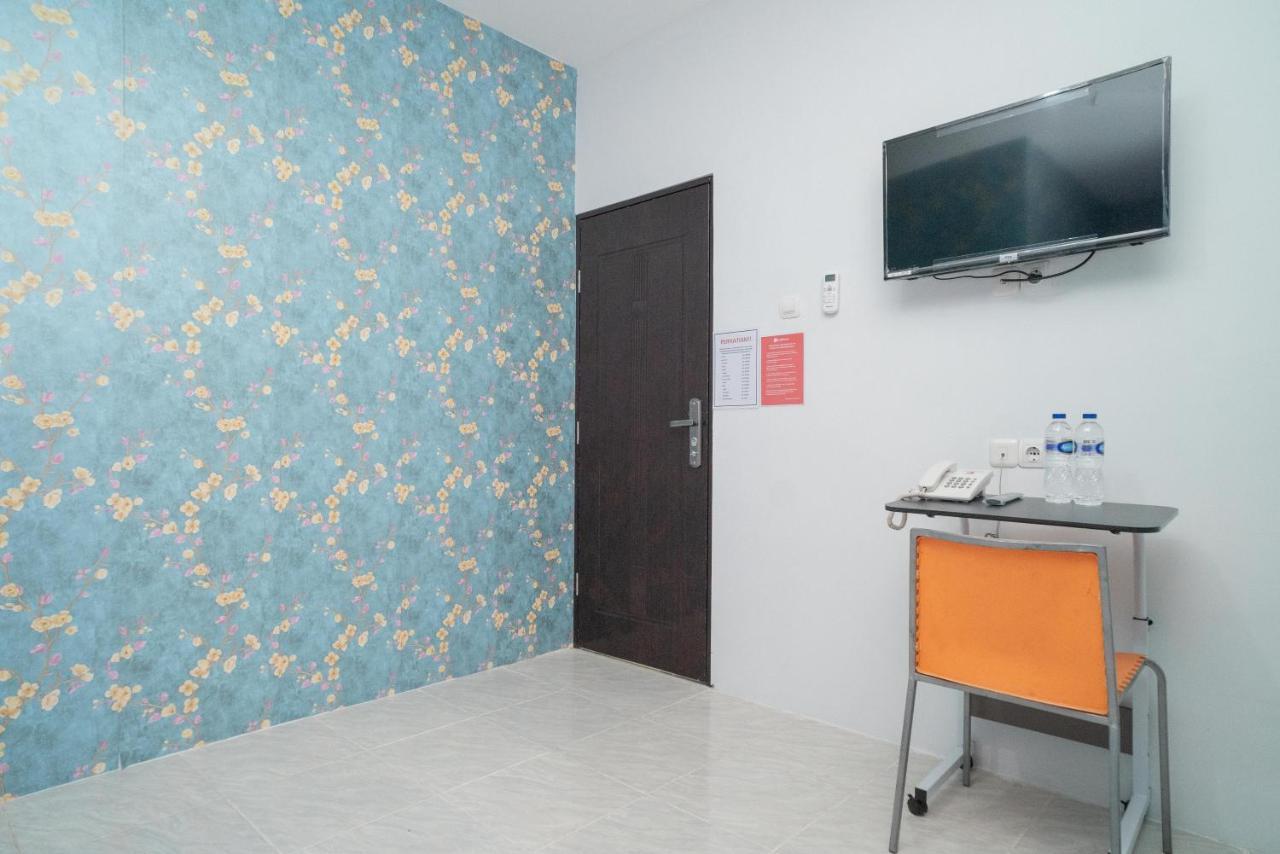 Reddoorz Plus Near Itc Cempaka Mas 2 Jakarta Exterior foto